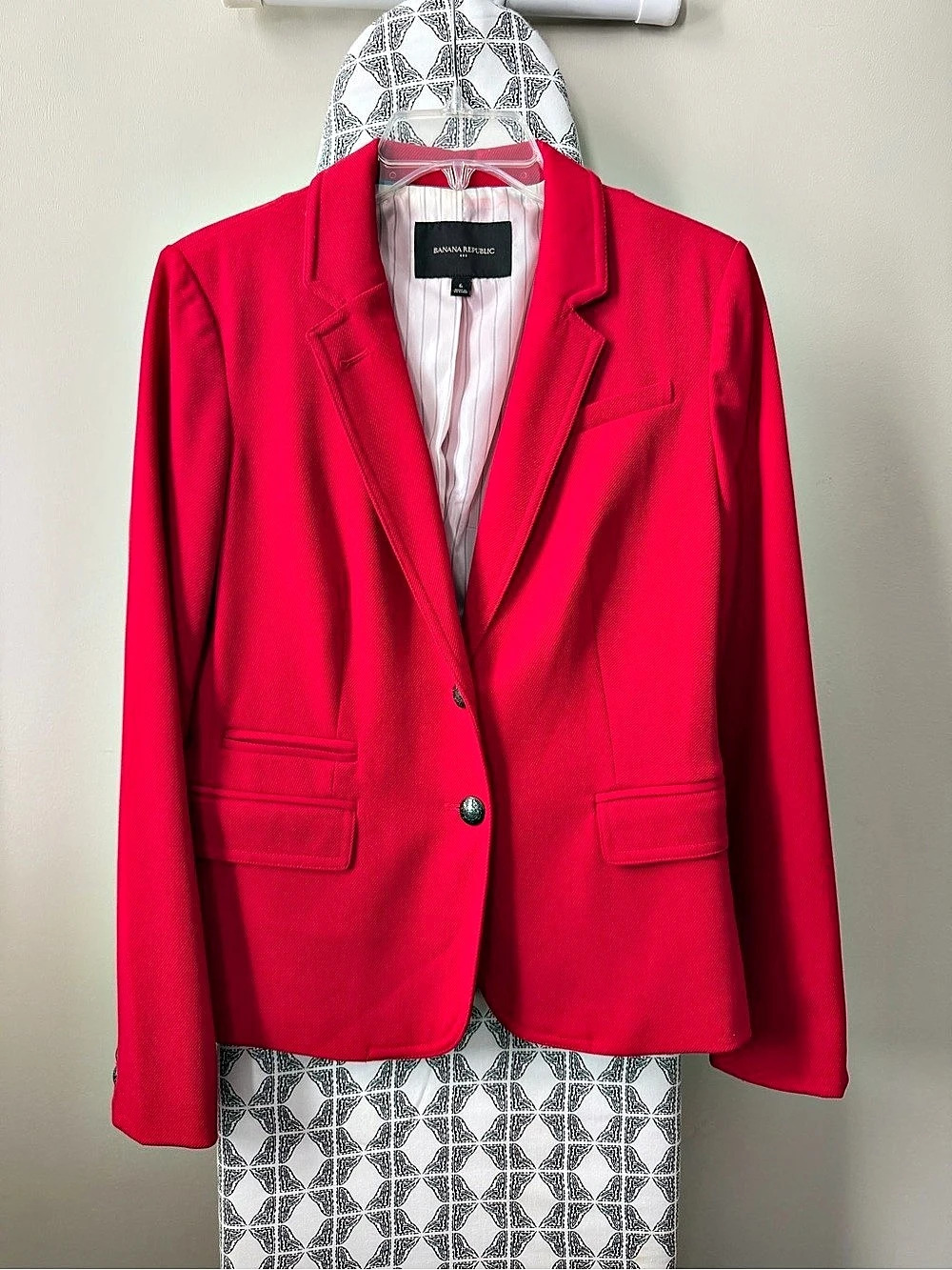 Banana Republic Outlet Red Blazer — Size 6